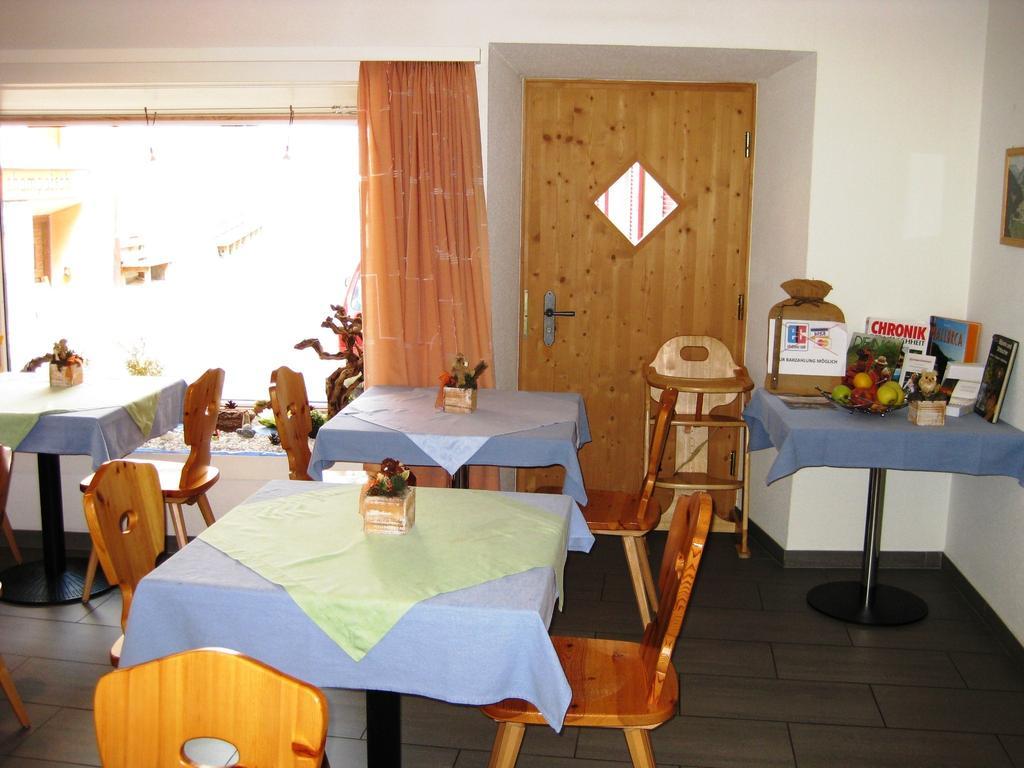 Pensiun Garni Plaz Hotel Scuol Exterior photo