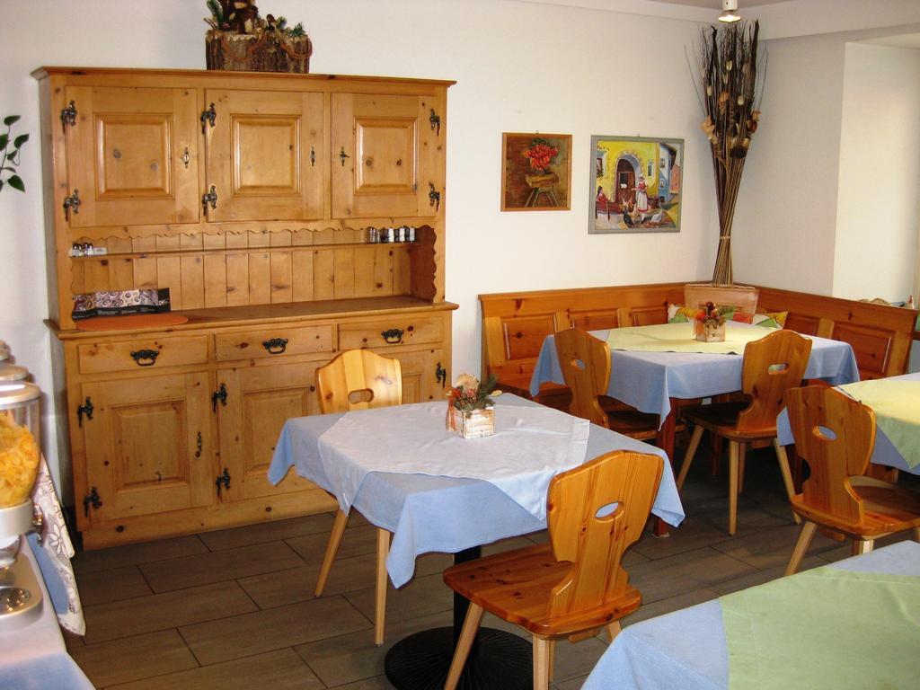 Pensiun Garni Plaz Hotel Scuol Exterior photo