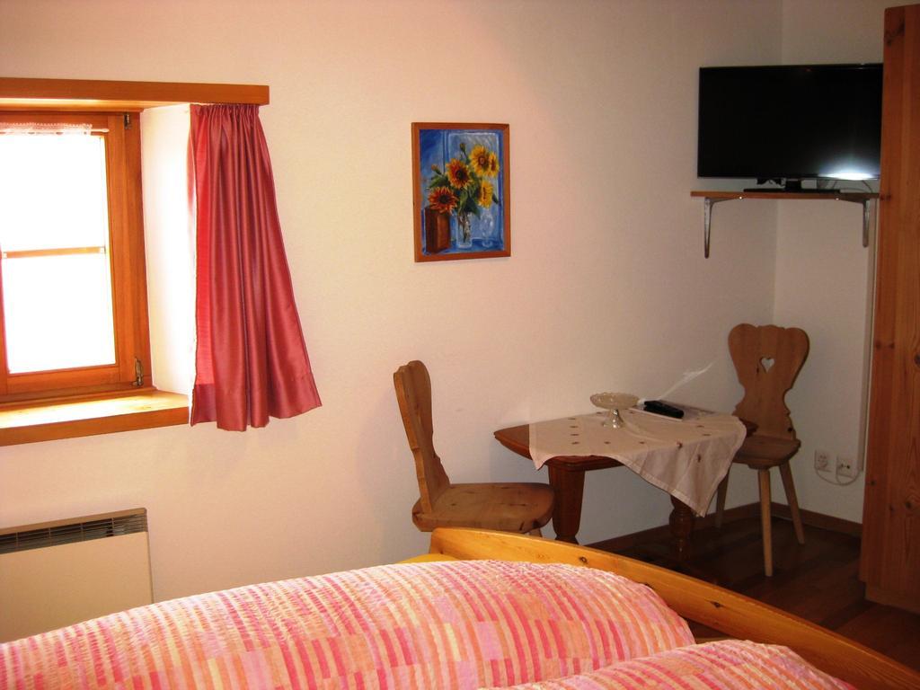 Pensiun Garni Plaz Hotel Scuol Exterior photo