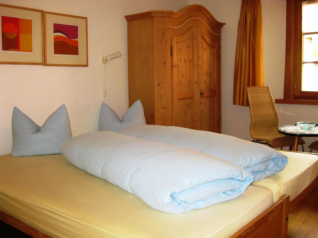 Pensiun Garni Plaz Hotel Scuol Room photo